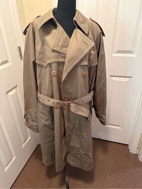 Classic vintage Men's  Club Europe Khaki Trench Coat with Belt